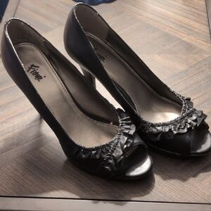 FIONI Clothing Black Ruffle Peep-Toe Stiletto Heels